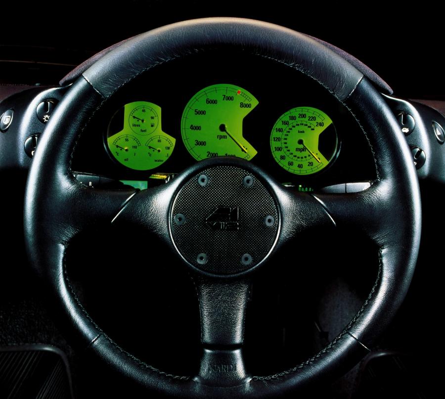 Панель приборов McLaren F1 1993 года  (фото 11 из 76)
